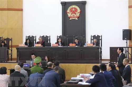 Phiên tòa xét xử vụ MobiFone mua AVG kết thúc phần tranh luận