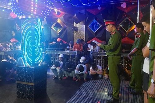Phát hiện 58 thanh niên phê ma túy trong quán karaoke ở Quảng Nam