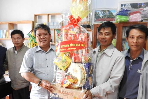 Gia Lai: Lãnh đạo Mặt trận tỉnh chúc mừng các cơ sở tôn giáo