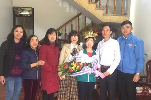Trao học bổng cho thí sinh Ninh Bình đạt giải nhất cuộc thi quý I Đường lên đỉnh Olympia
