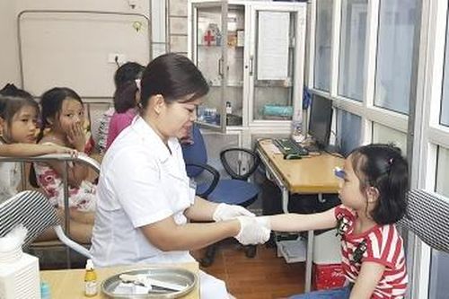 Gỡ khó cho y tế trường học