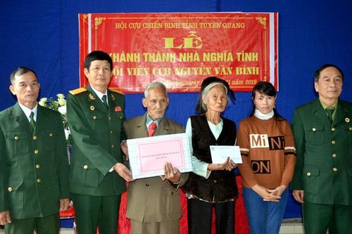 Ấm áp nghĩa tình đồng đội