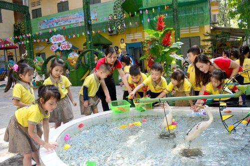 Xã hội hóa làm đồ chơi ngoài trời cho trẻ