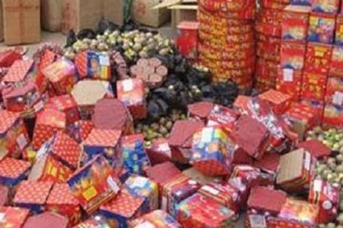 Bắt 2 đối tượng tàng trữ trái phép hơn 3 tạ pháo