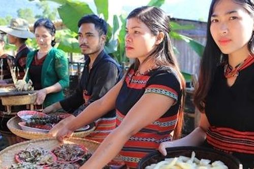 Lễ hội A Za Koonh được công nhận là Di sản văn hóa phi vật thể quốc gia