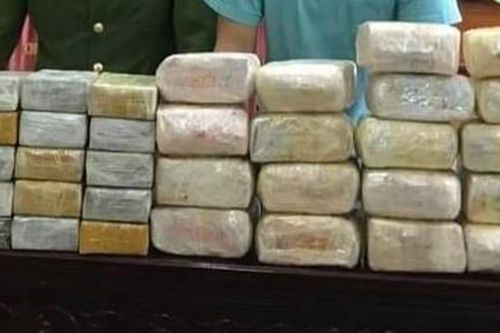 Bắt 5 người nước ngoài, thu giữ 30 bánh heroin và 18kg ma túy 'đá'