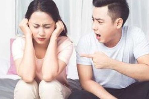 Chồng 'ra lệnh' phải chuẩn bị 50 triệu về quê nội ăn Tết mà đâu ngờ đến những khổ tâm của vợ