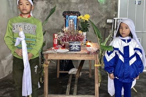 Bố bỏ đi, mẹ mất vì tai nạn, hai con nhỏ sống không nơi nương tựa