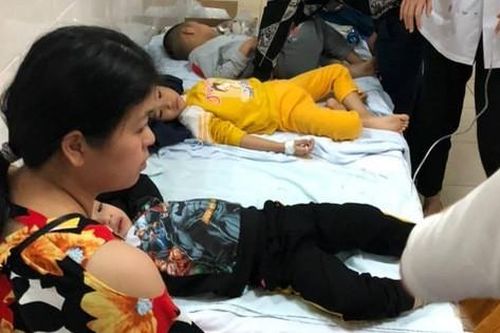 Thanh Hóa: Hàng chục học sinh mầm non nhập viện nghi do ngộ độc thực phẩm