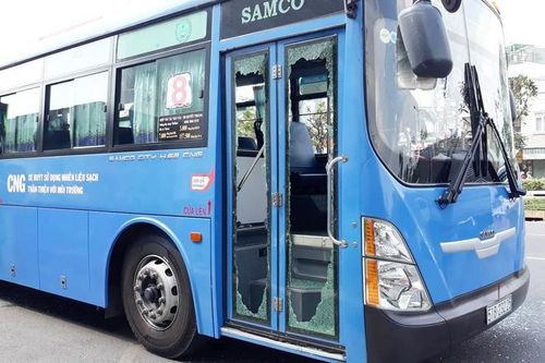 Xác định danh tính kẻ dùng mã tấu chém xe buýt ở TP.HCM