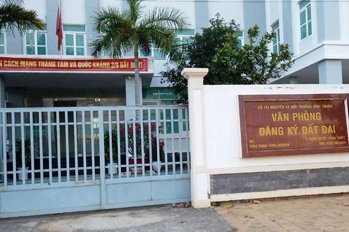 Phó giám đốc Văn phòng đăng ký đất đai bị cách hết chức vụ trong Đảng