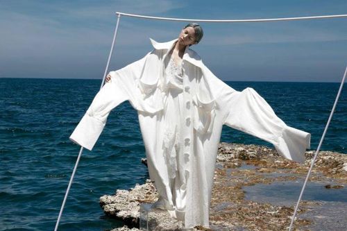 Công Trí lần đầu triển lãm 10 BST, kết hợp cùng dàn nghệ sĩ nổi tiếng