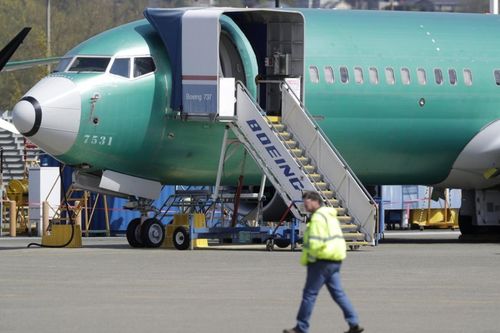 Boeing sa thải CEO, cổ phiếu tăng vọt