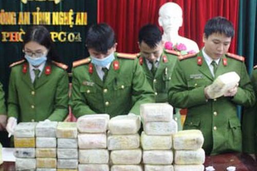 Phá đường dây ma túy lớn, thu giữ 30 bánh heroin và 18kg ma túy đá