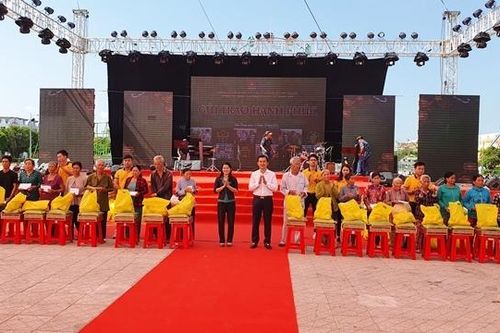 300 phần quà tết cho người nghèo ở TP Rạch Giá