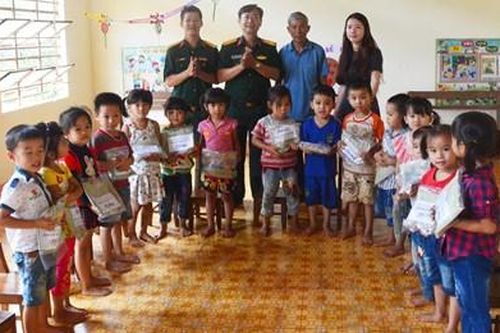 Bộ đội chăm lo 'búp trên cành'