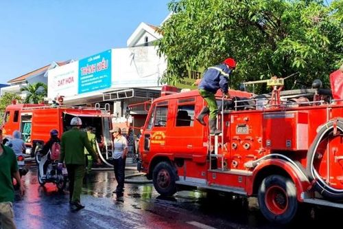 Chập điện, 4 nhà bị cháy