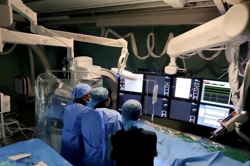Cứu sống bé gái 3 tuổi bị đột quỵ não