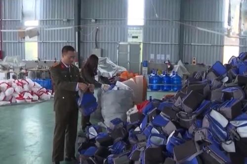 Thu giữ gần 45.000 túi giữ nhiệt nhập khẩu gắn mác 'Made in Vietnam'