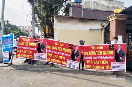 Khách hàng căng băng rôn 'tố' Công ty King Home Land vẽ dự án 'ma' lừa đảo