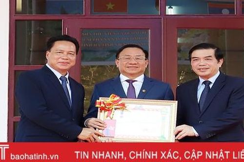 Tỉnh Hà Tĩnh được trao tặng Huân chương Lao động hạng Ba của Chủ tịch nước CHDCND Lào