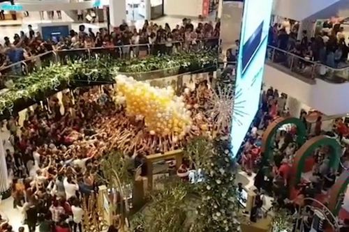 Chen lấn giành phiếu quà tặng Giáng sinh, nhiều người nhập viện