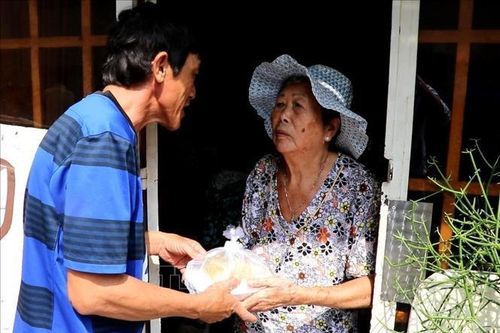 Giáo xứ Tân An chăm lo cho người nghèo