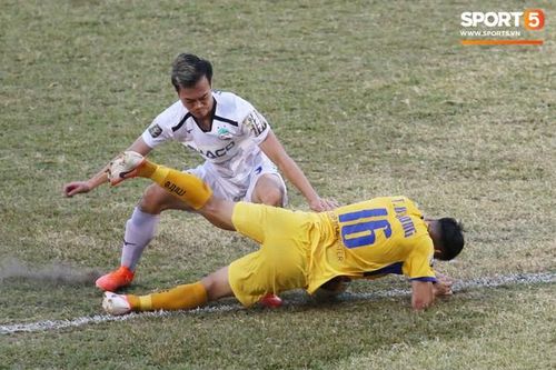 Sân Vinh và nghịch cảnh 'lá rách đùm lá rách hơn'