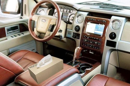 Một số mẹo đơn giản làm sạch nội thất xe ô tô