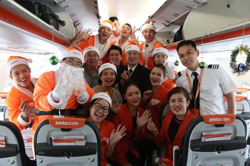 Đón giáng sinh trên trời cùng dàn ông già Noel toàn nam thần từ Jetstar