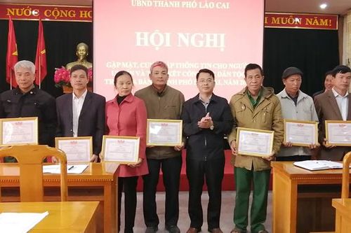 Thành phố Lào Cai gặp mặt 72 người có uy tín
