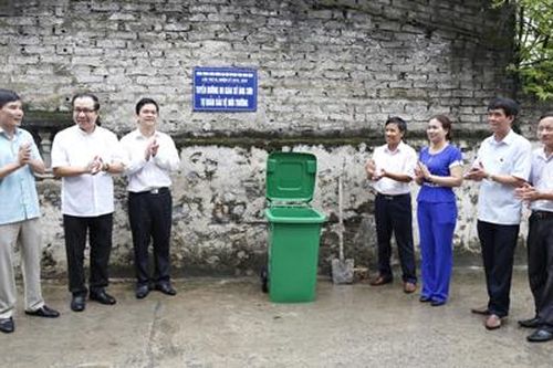 Bà con giáo dân Giáo xứ Áng Sơn tích cực tham gia bảo vệ môi trường