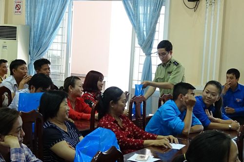 QLTT Long An: Tuyên truyền, nâng cao nhận thức về phòng, chống thuốc lá điếu nhập lậu