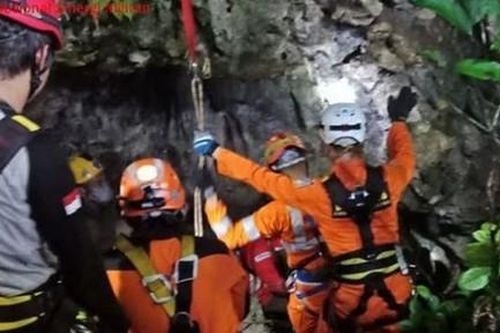 Ba sinh viên thiệt mạng vì mắc kẹt trong hang ngập nước