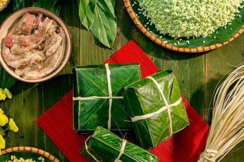 Giá lợn tăng phi mã, bánh chưng 'xách giá' chạy theo