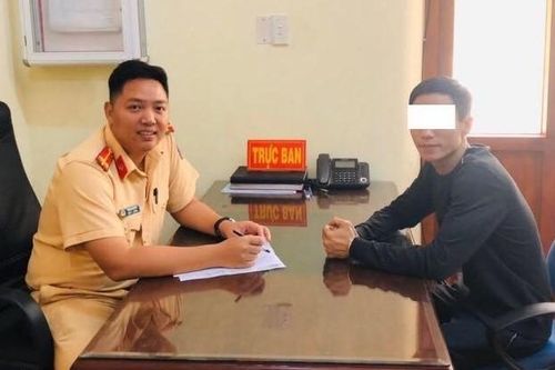 Thanh niên lái mô tô từ thành phố Hồ Chí Minh ra Hà Nội hết gần 20 giờ bị xử phạt hành chính