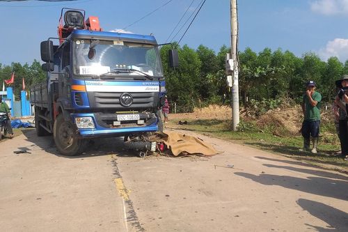 Quảng Nam: Va chạm với xe tải, nam thanh niên đi xe máy tử vong