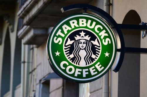 Vì sao Starbucks, Coffee Bean & Tea Leaf thất thế trước cà phê Việt?