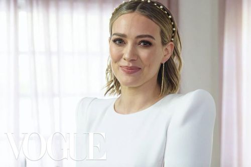 Cận cảnh váy cưới của Hilary Duff