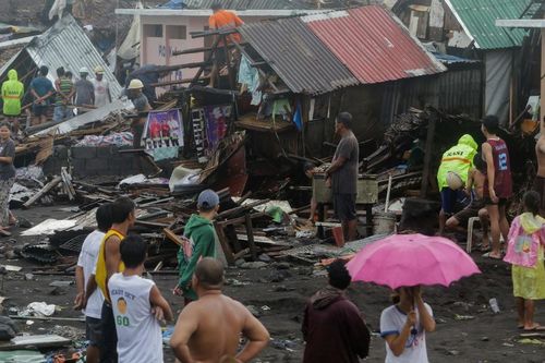 Bão Phanfone nhấn chìm ngày Giáng sinh tại Philippines trong hỗn loạn
