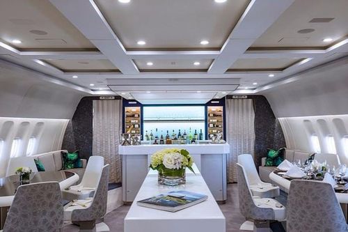 Bên trong máy bay riêng đưa hội nhà giàu du lịch vòng quanh thế giới