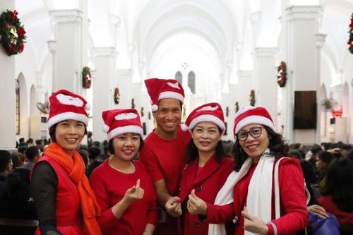 Những hình ảnh về không khí đón Giáng sinh tại Hà Nội đêm 24/12