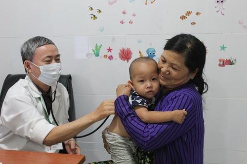 Phòng chống bệnh hô hấp cho trẻ nhỏ trong thời tiết giao mùa