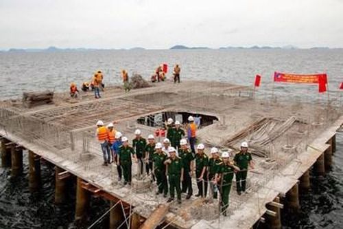 Khí thế quyết thắng của lính thợ vượt biển, xuyên núi