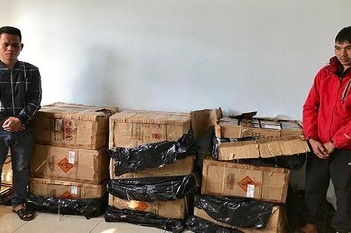 Bắt quả tang 2 đối tượng vận chuyển hơn 3 tạ pháo về Quảng Bình