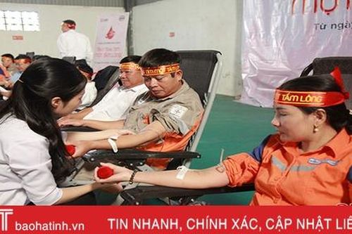 Điện lực Hà Tĩnh với 'vạn trái tim, một tấm lòng'