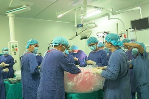 Lần đầu ghép phổi thành công cho người bị bệnh tim bẩm sinh ở Việt Nam