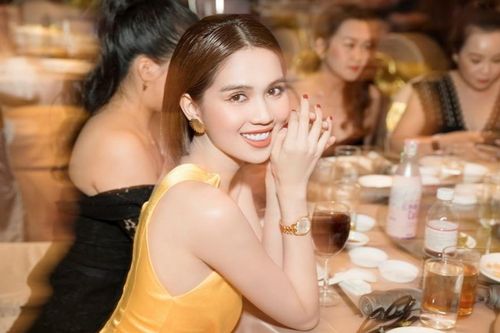 Ngọc Trinh xinh lung linh trong bộ cánh sang chảnh tại sự kiện ở Malaysia