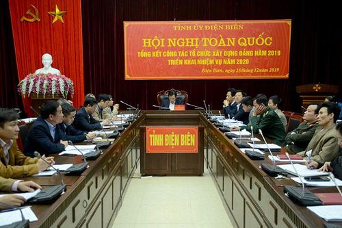 Kiên quyết sàng lọc, loại bỏ những người phẩm chất đạo đức kém, năng lực yếu và uy tín thấp vào cấp ủy các cấp