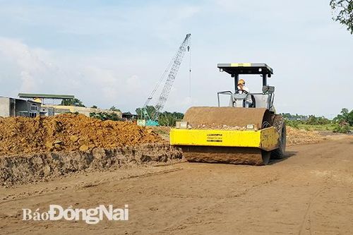 Bàn giao 97% diện tích đất cần thu hồi cho dự án cao tốc Bến Lức- Long Thành